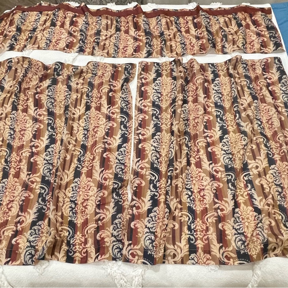 Elegant Striped Cafe Curtains with Floral Design